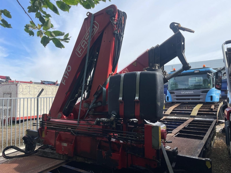 FASSI F170 TRIPLE EXTENDING CRANE